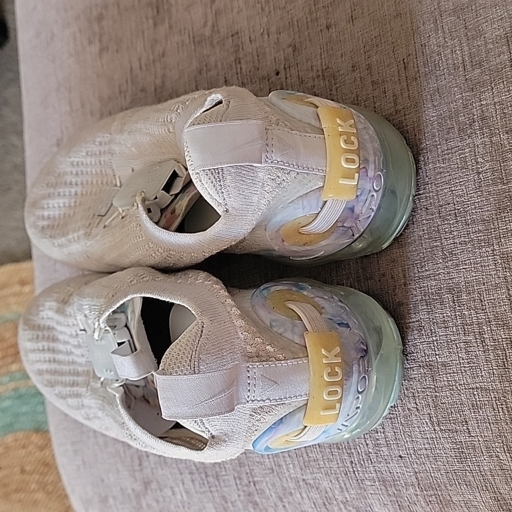 Womens Vapormax As Is - Picture 3 of 4